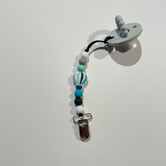 Silicone Pacifier Clip - Picture 1 of 2